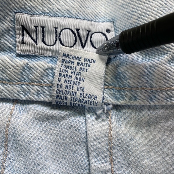 Vintage 80s/90s Nuovo High Waist Acid Wash Denim Shorts - Picture 5 of 7